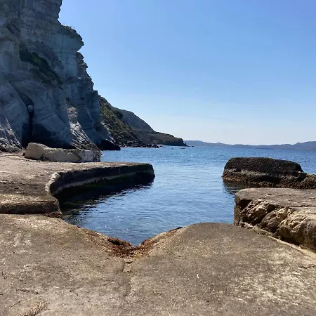Milos Beachfront Boat Getaway - Ideal Summer Nest Botel Klima (Milos)