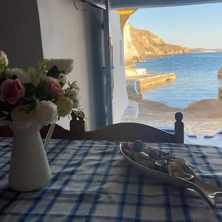 Botel Milos Beachfront Boat Getaway - Ideal Summer Nest Klima (Milos)
