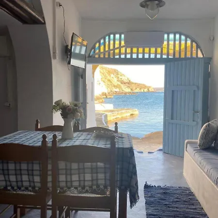 Milos Beachfront Boat Getaway - Ideal Summer Nest Botel Klima (Milos)